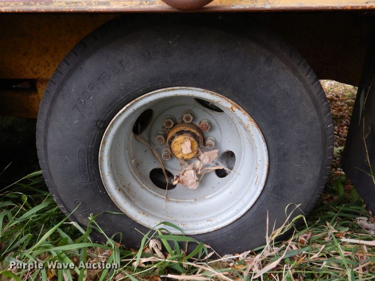 image for item KW9387 1999 Belshe T9  equipment trailer