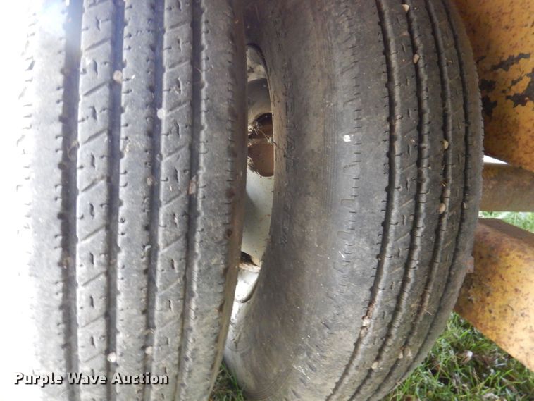 image for item KW9387 1999 Belshe T9  equipment trailer