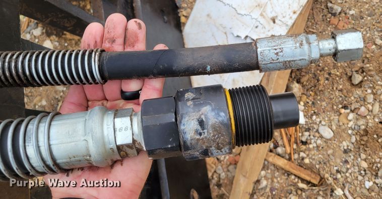 image for item LG9315 2021 Caterpillar G332  86" W grapple