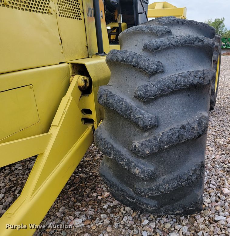 image for item LO9084 John Deere JD740-A  skidder