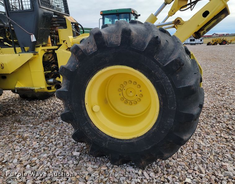 image for item LO9084 John Deere JD740-A  skidder