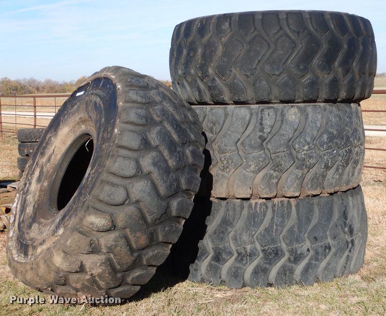 image for item LU9754 (4) 29.5R25 tires