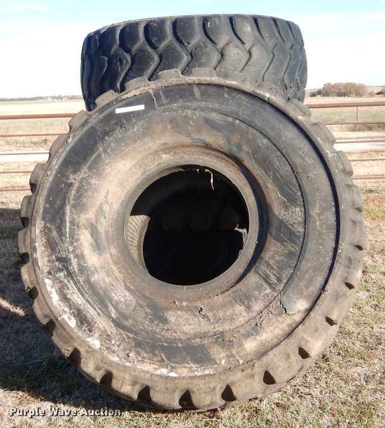 image for item LU9754 (4) 29.5R25 tires
