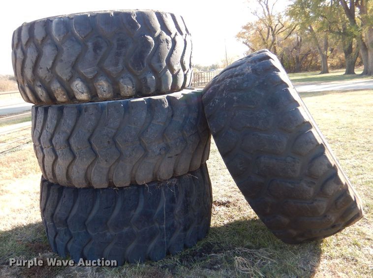 image for item LU9754 (4) 29.5R25 tires