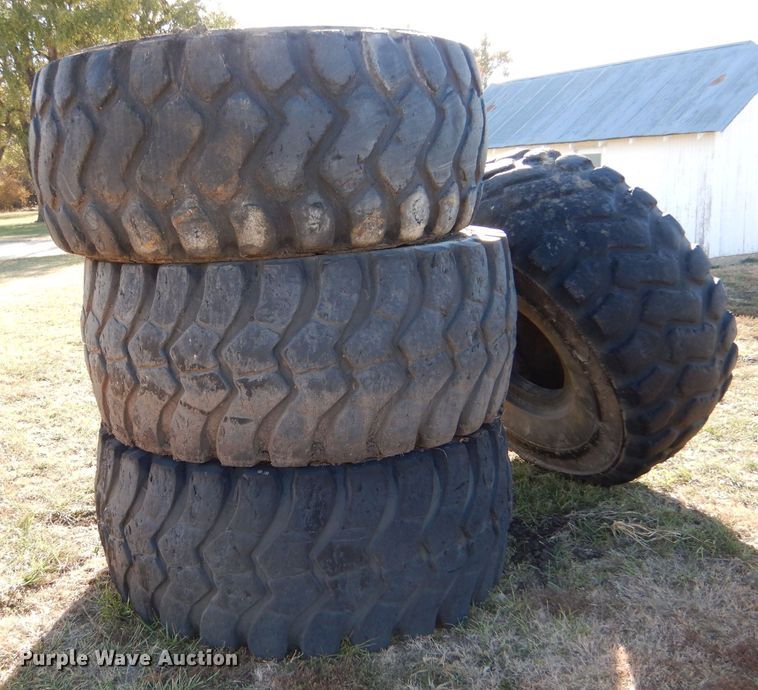 image for item LU9754 (4) 29.5R25 tires