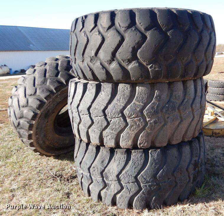image for item LU9754 (4) 29.5R25 tires