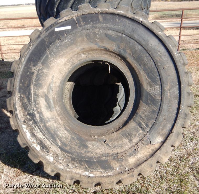 image for item LU9754 (4) 29.5R25 tires