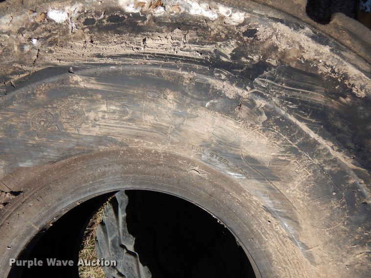 image for item LU9754 (4) 29.5R25 tires