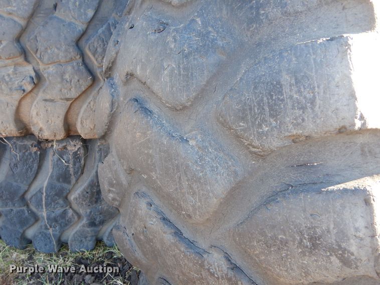 image for item LU9754 (4) 29.5R25 tires