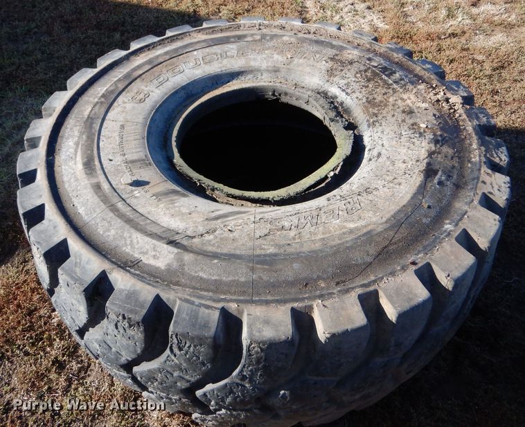 image for item LU9754 (4) 29.5R25 tires