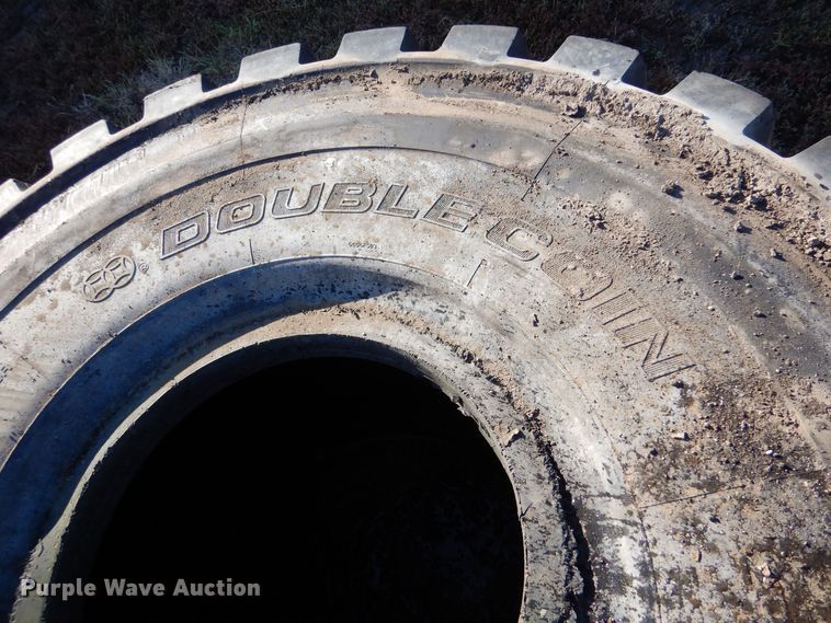 image for item LU9754 (4) 29.5R25 tires