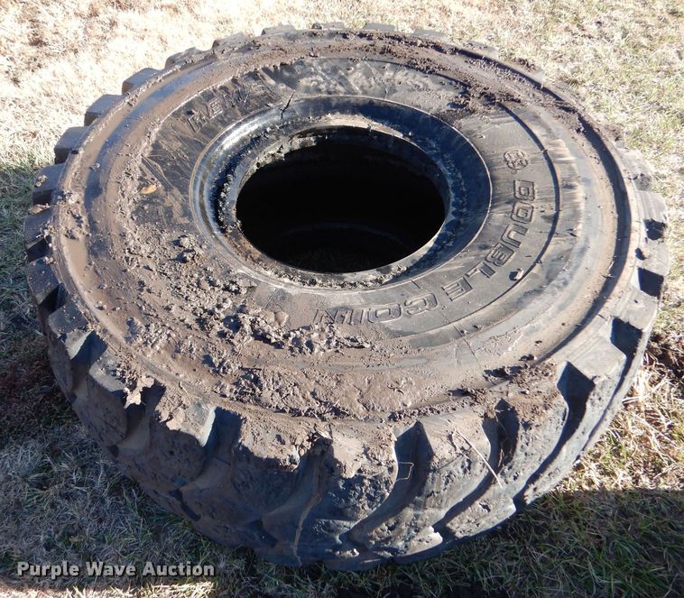 image for item LU9754 (4) 29.5R25 tires