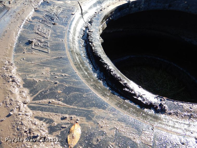 image for item LU9754 (4) 29.5R25 tires