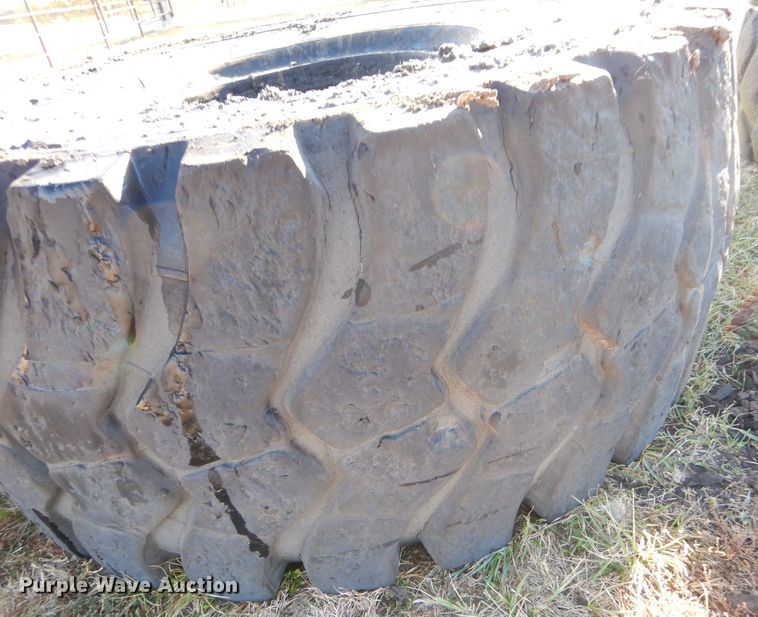 image for item LU9754 (4) 29.5R25 tires