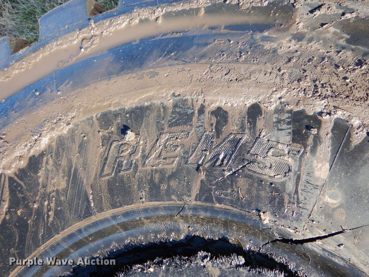 image for item LU9754 (4) 29.5R25 tires