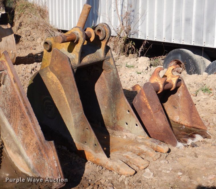 image for item MJ9805 (2) excavator buckets