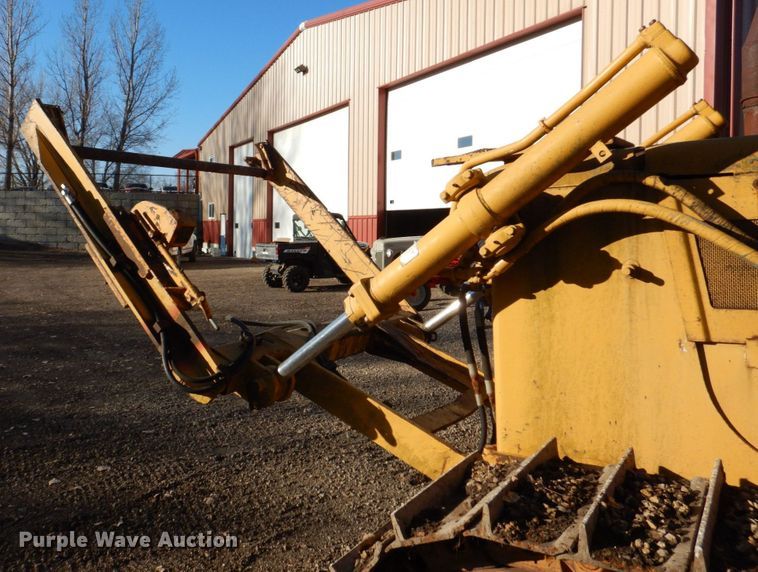 image for item MJ9807 Komatsu D65P-6  crawler tractor