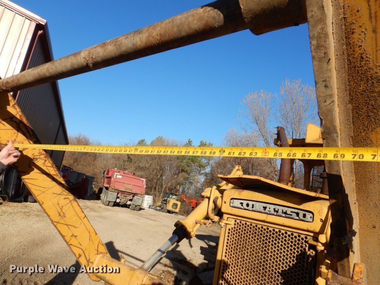 image for item MJ9807 Komatsu D65P-6  crawler tractor