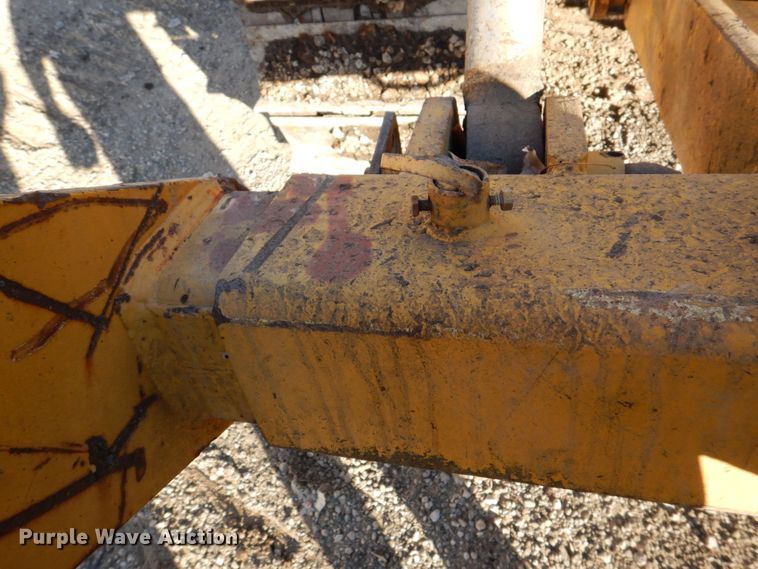 image for item MJ9807 Komatsu D65P-6  crawler tractor