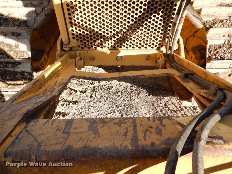 image for item MJ9807 Komatsu D65P-6  crawler tractor