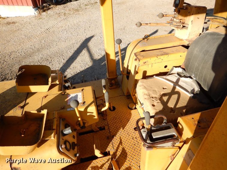 image for item MJ9807 Komatsu D65P-6  crawler tractor