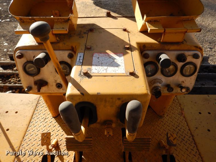 image for item MJ9807 Komatsu D65P-6  crawler tractor