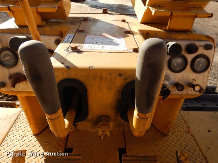 image for item MJ9807 Komatsu D65P-6  crawler tractor