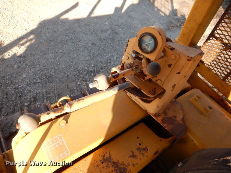 image for item MJ9807 Komatsu D65P-6  crawler tractor