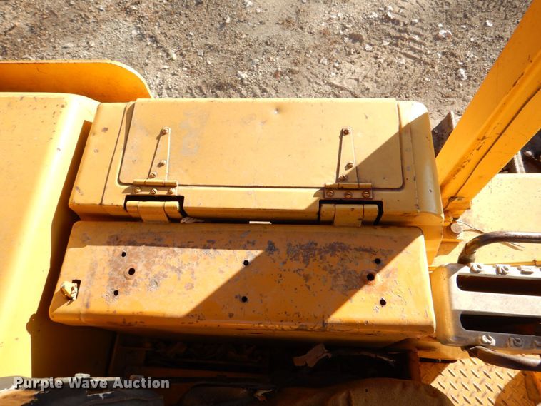 image for item MJ9807 Komatsu D65P-6  crawler tractor