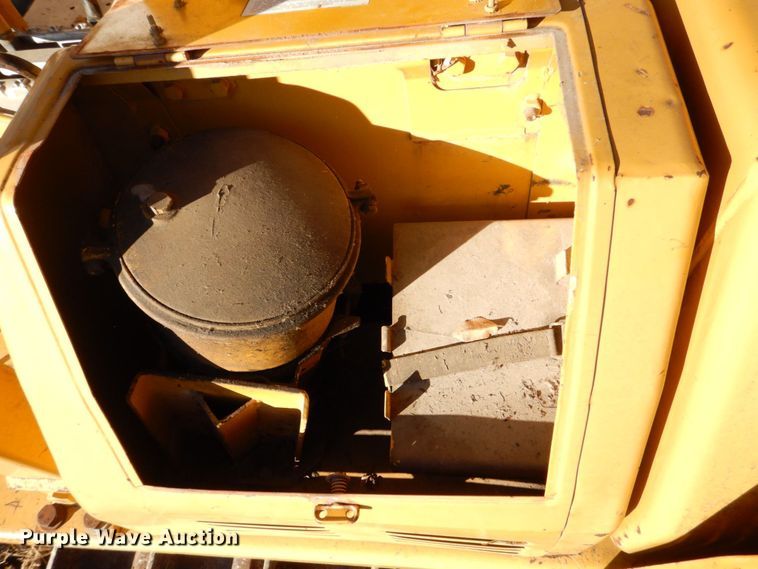 image for item MJ9807 Komatsu D65P-6  crawler tractor