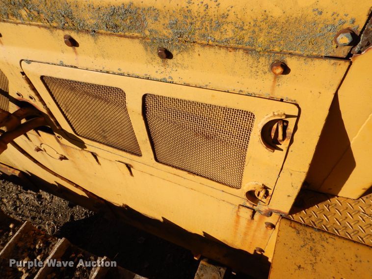 image for item MJ9807 Komatsu D65P-6  crawler tractor