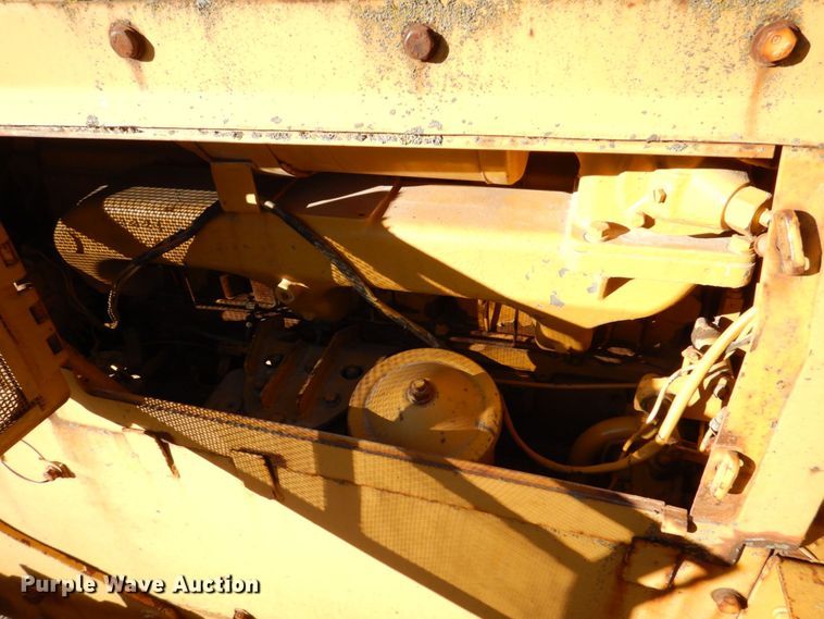 image for item MJ9807 Komatsu D65P-6  crawler tractor