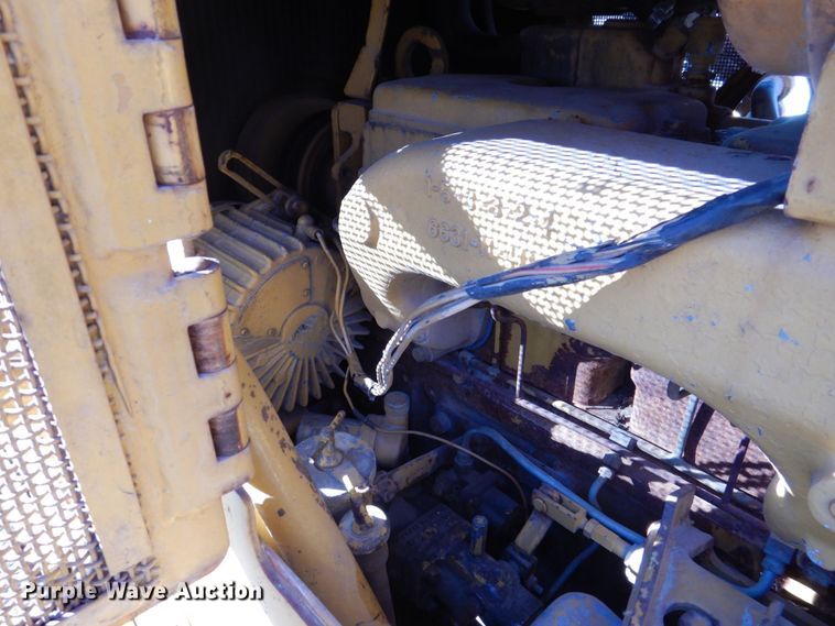 image for item MJ9807 Komatsu D65P-6  crawler tractor