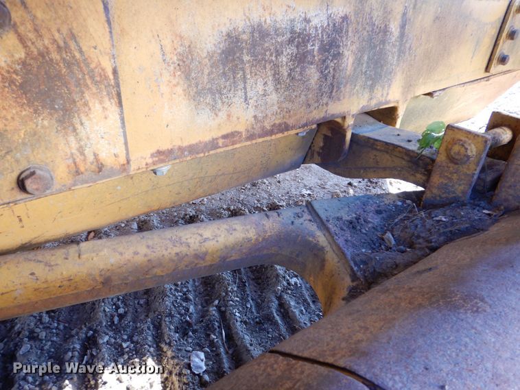 image for item MJ9807 Komatsu D65P-6  crawler tractor