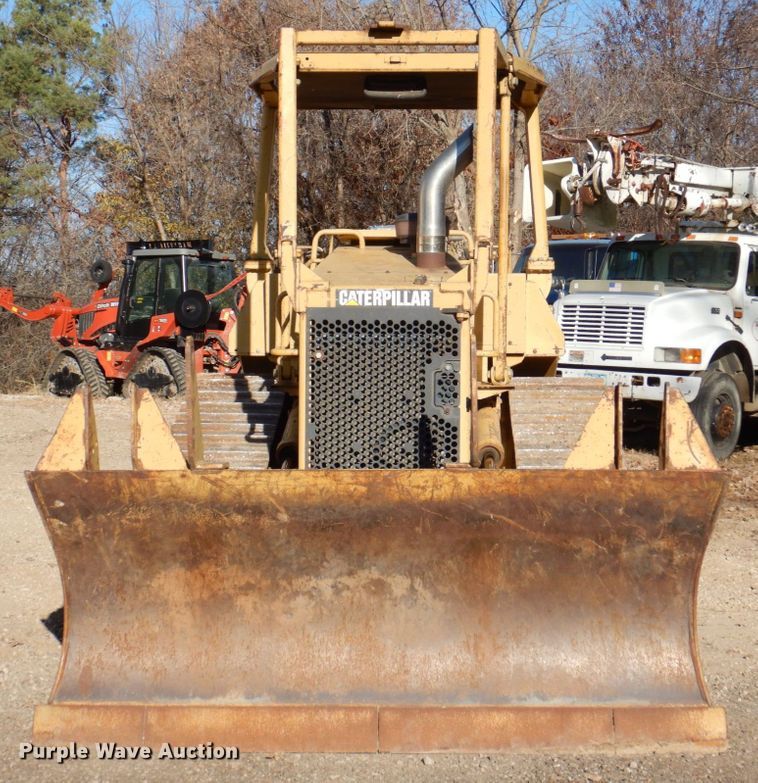 image for item MJ9809 1992 Caterpillar D4H Series II  dozer