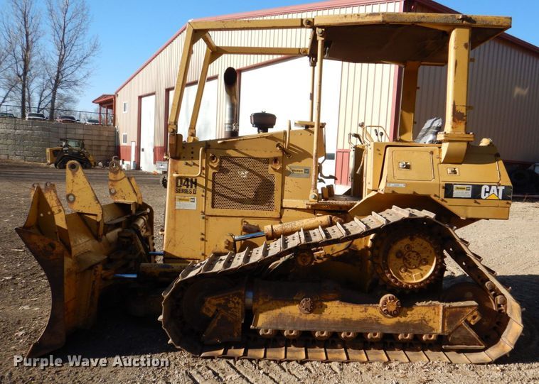 image for item MJ9809 1992 Caterpillar D4H Series II  dozer