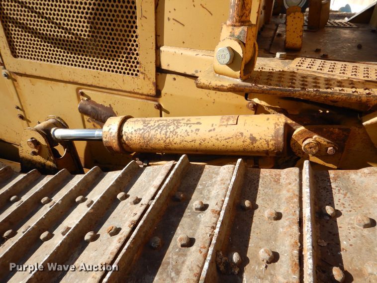 image for item MJ9809 1992 Caterpillar D4H Series II  dozer
