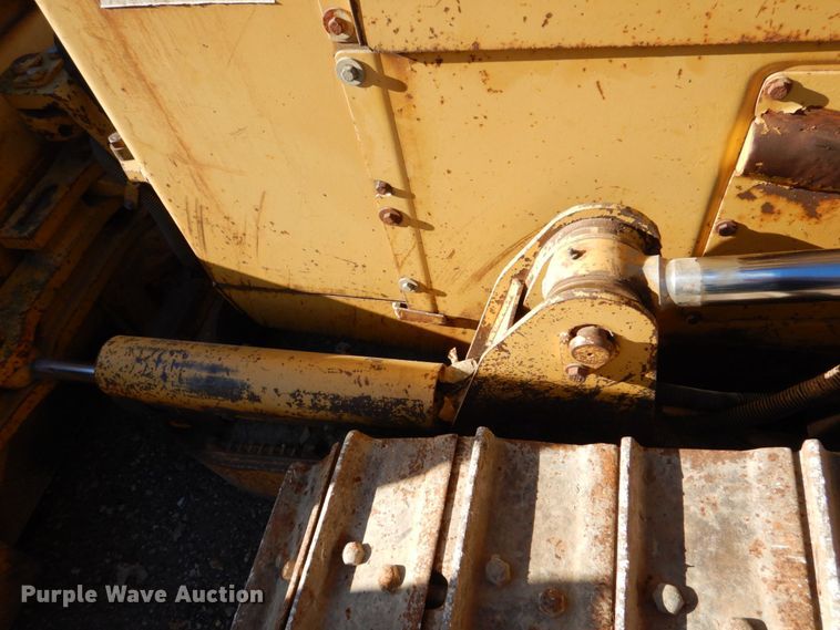 image for item MJ9809 1992 Caterpillar D4H Series II  dozer