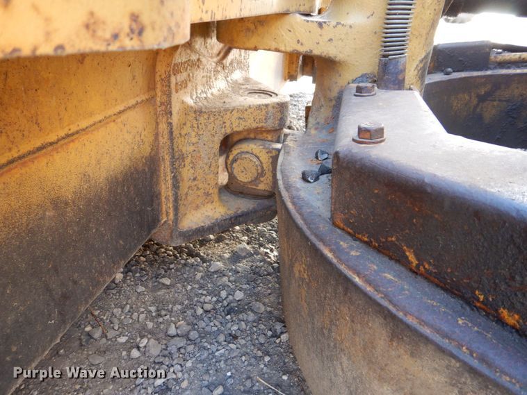 image for item MJ9809 1992 Caterpillar D4H Series II  dozer