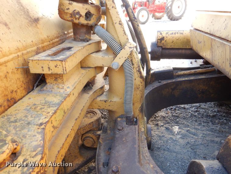 image for item MJ9809 1992 Caterpillar D4H Series II  dozer