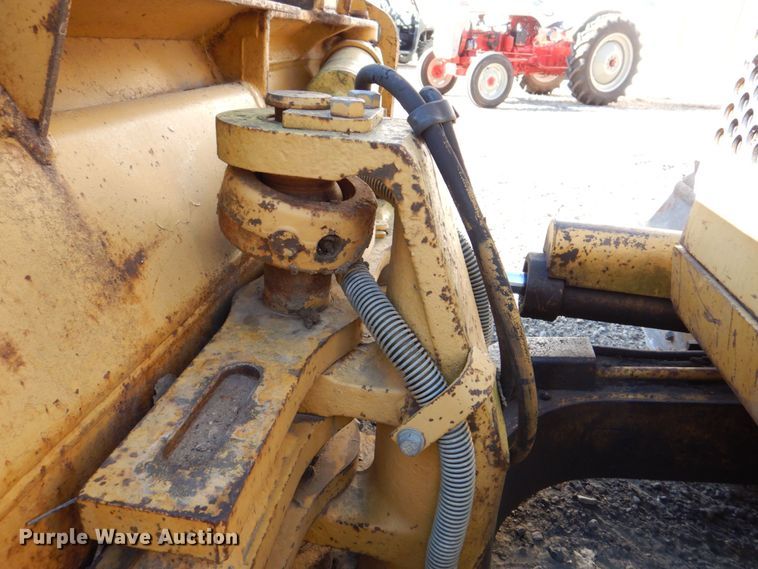 image for item MJ9809 1992 Caterpillar D4H Series II  dozer