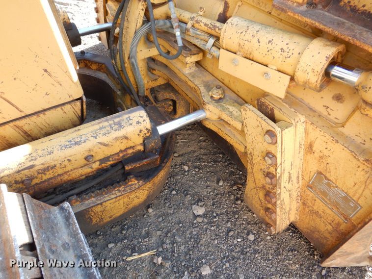 image for item MJ9809 1992 Caterpillar D4H Series II  dozer