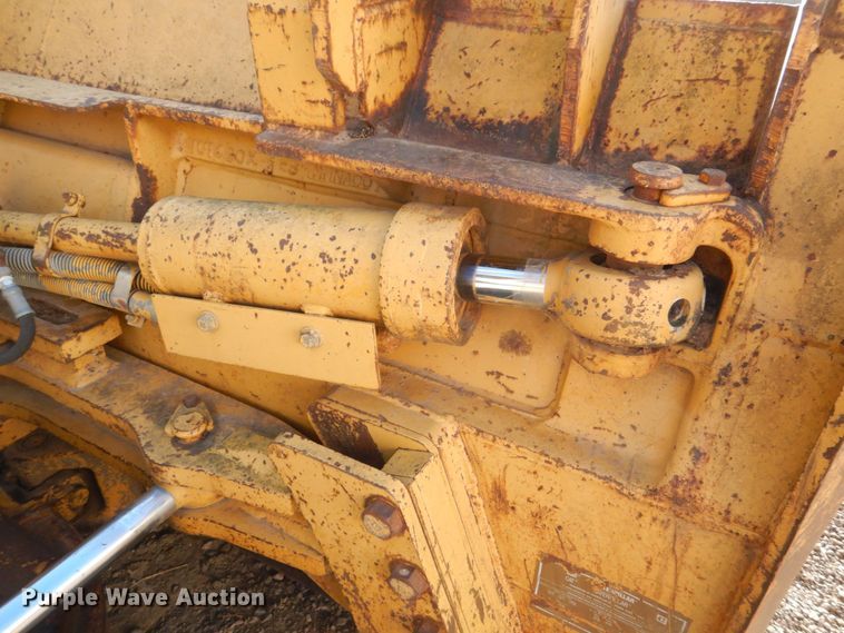 image for item MJ9809 1992 Caterpillar D4H Series II  dozer