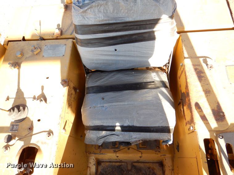 image for item MJ9809 1992 Caterpillar D4H Series II  dozer