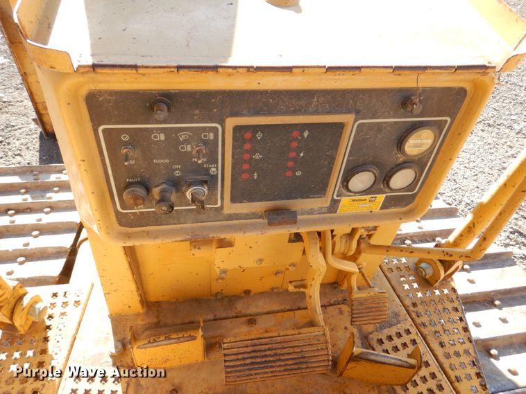 image for item MJ9809 1992 Caterpillar D4H Series II  dozer