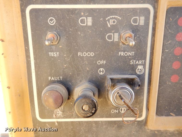 image for item MJ9809 1992 Caterpillar D4H Series II  dozer