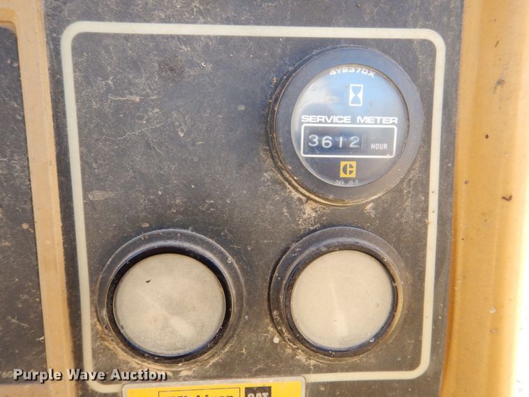 image for item MJ9809 1992 Caterpillar D4H Series II  dozer