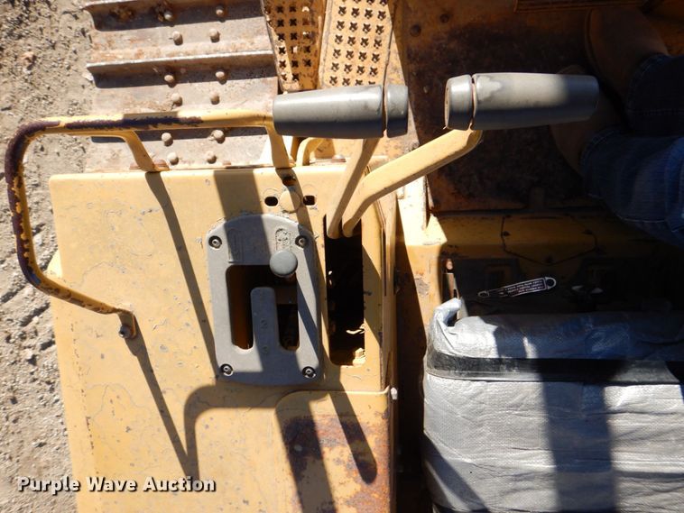 image for item MJ9809 1992 Caterpillar D4H Series II  dozer