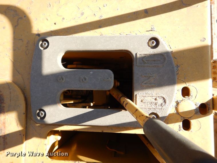 image for item MJ9809 1992 Caterpillar D4H Series II  dozer