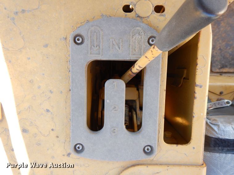 image for item MJ9809 1992 Caterpillar D4H Series II  dozer